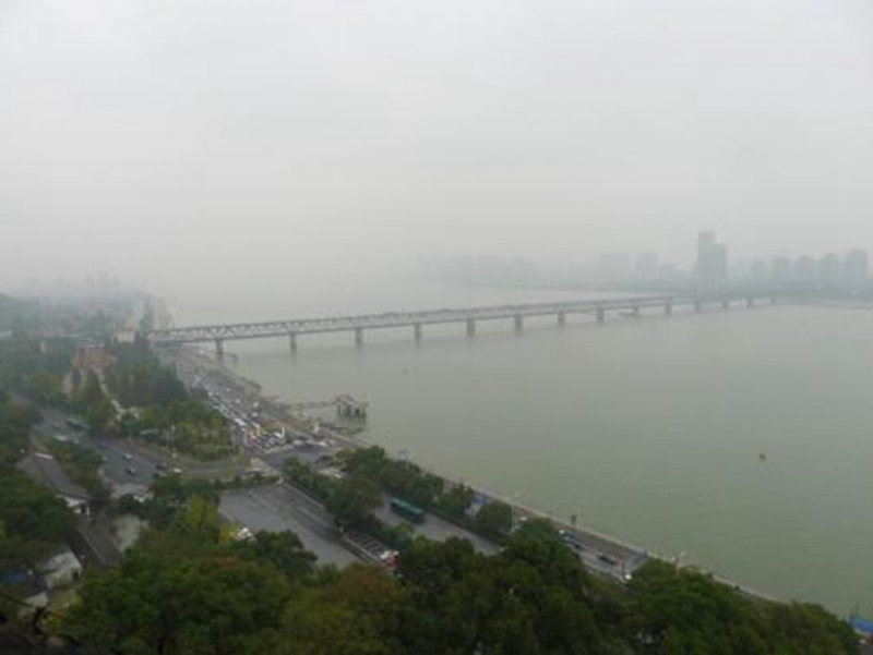 錢(qián)塘江濃霧導致水上交通受影響