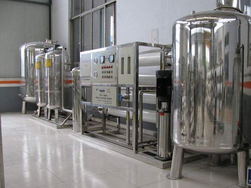 純水處理機器設備反滲透技術(shù)，什么叫去離子水